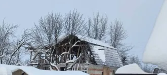 Нежилое здание, площадь: 41,2 кв.м., кадастровый номер: 35:25:0000000:1032 и земельный участок, площадь: 1 437 кв.м., категория земель: Земли сельскохозяйственного назначения, разрешенное использование: Для ведения садоводства, кадастровый номер: 35:25:0505017:7, Адрес (местоположение): Вологодская…