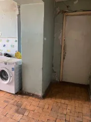 Комната, назначение: жилое, 9 Этаж, общая площадь 11,3 кв. м., адрес объекта: Удмуртская Республика, г. Ижевск, ул. 9 Января, д. 185а, блок 25, комната 7. Кадастровый номер 18:26:020174:3993. Общая долевая собственность, доля в праве 1/4