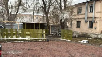 Дом 898 м² и участок 2072 м² в Ростовской области, г. Гуково, ул. Баранова, д. 7. Здание общежития, назначение: жилое, общей площадью 898 кв. м., инвентарный номер 4159, литер А, кадастровый номер 61:49:0010360:194. Земельный участок площадью 2072 кв.м, кадастровый номер 61:49:0010360:1. Движимое…