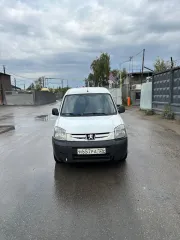 Автомобиль марки Peugeot модель Partner 2010 г.в. VIN-номер VF3GCKFWCAX509722. Легковой автомобиль ПЕЖО ПАРТНЕР. Год выпуска: 2010. Идентификационный номер (VIN): VF3GCKFWCAX509722. Номер кузова: VF3GCKFWCAX509722. Цвет кузова: Белый. Рабочий объем: 1360 см3. Мощность: 55 кВт/75 л.с. Экологический…