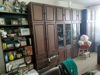 Комната №1, общей площадью 18,5 кв.м. кадастровый номер: 77:06:0002004:2731 и комната №2, общей площадью 16,3 кв.м. кадастровый номер: 77:06:0002004:2732 в 3 комнатной квартире по адресу: г. Москва, просп. Ленинский, д.39/1, кв.272.  Имущество является предметом залога АО КБ Солидарность и…