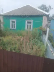 1/4 доли дома и земли, 1/4 доли в здании 38.6 кв.м (жилое), 1/4 доли участка 5404 кв.м (земли населенных пунктов, для ведения личного подсобного хозяйства), Белгородская обл., Губкинский р-н, с. Истобное, ул. Залоговая, 22, кадастровый номер: 31:03:1601001:480 и 31:03:1603001:12