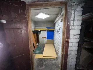 Имущество расположено по адресу: Ярославская область, г. Рыбинск, ул. Большая Казанская, д. 44, с земельным участком, в составе: Здание, кадастровый номер 76:20:080502:19, назначение: нежилое, количество этажей 5, в том числе подземных 1, площадь 1436,8 кв. м, местоположение: Ярославская область…