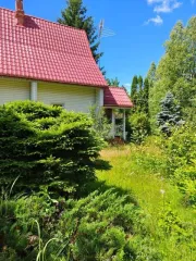 Дом 91,3 кв.м и два участка по 900 кв.м, Московская обл., Клинский р-н. Граничащие (смежные) между собой земельные участки: Земельный участок №1: Кадастровый номер 50:03:0050430:136; Виды разрешенного использования объекта недвижимости - для ведения садоводства; местоположение установлено…