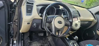 Kia Soul 2012, автомобиль марки KIA модель Soul 2012 г.в. VIN-номер XWEJT811BD0006692. Имущество является предметом залога ПАО "СОВКОМБАНК" (ИНН 4401116480; ОГРН 1144400000425), адрес 156000, г. Кострома, пр-т Текстильщиков, д.46.