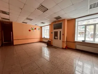 Нежилое помещение 216,9 кв. м, Кемеровская область – Кузбасс, г. Междуреченск, ул. Юдина, д. 1, помещение 1а, кадастровый номер 42:28:1002002:58. Общая площадь: 216.9 кв. м.