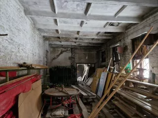 Здание склада с земельным участком. Нежилое здание (склад), кадастровый номер 44:25:030401:2109, площадь 164,5 кв. м., одноэтажное, кирпичное, расположенное по адресу: Костромская область, Буйский район, город Буй, улица Максима Горького, строение 29, с земельным участком площадью 385,0 кв. м…