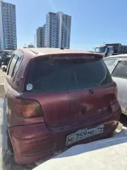 Toyota Vitz 2003 автомобиль Toyota Vitz, 2003 г.в., г/н Е759МЕ14, передний бампер сломанный с левой стороны, краска на капоте треснута, левая передняя дверь с вмятиной, левое крыло переднее с дырой, с правой стороны рисунок солнца по кузову 1 штука (шт) марка: Vitz вид транспорта: Легковой…