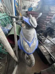 Мопед Racer, без госномера, VIN LYDNC909B1103154. Царапины, потертости, вмятины, ржавчина, очаги коррозии, поверхностные и внутренние загрязнения. Ключ в наличии, без документов. Имущество продается в том виде, в каком оно есть. В случае продажи не подлежит возврату или обмену вне зависимости от…