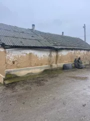 Жилой дом, площадь 27,6 кв.м., назначение: жилое, адрес  местонахождение : Россия, край Ставропольский, р н Труновский, с Труновское, ул. Подгорная, дом 31, кадастровый  условный  номер: 26:05:051201:22 Находится в долевой собственности, размер доли: 1/6. Земельный участок, площадь 1500 кв.м…