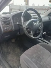 Toyota Avensis, 2000 года, 129 лс, 380000 км, АКПП, VIN: SB153ZBN10E012174, гос. номер: Е 848 УС 22, цвет: черный. Имеется коррозия порогов, арок, в том числе сквозная коррозия. Отслоение лакокрасочного покрытия, трещины и царапины по кузову автомобиля. Наличие хода у автомобиля не проверялось…