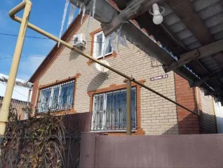 Жилой дом 207 кв. м и участок 632 кв. м, Ростовская область, г. Новошахтинск, ул. Красина, д. 26А.