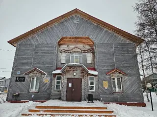 Административное здание 792.3 кв.м в Ямало-Ненецком автономном округе, г. Салехард, ул. Республики, д. 98. Кадастровый номер 89:08:010305:648. Назначение нежилое. Год постройки 1950. Объект культурного наследия местного значения, включен в реестр под номером 851410018420004 с наименованием «Здание…