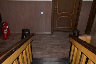 Административное здание, кад.№ 51:01:0101002:104, S=372,2 кв.м.; Склад - часть здания, кад.№ 51:01:0101002:123, S=427,7 кв.м.; здание гаража, кад.№ 51:01:0101002:89, S=1798,7 кв.м.; Земельный участок, кад.№ 51:01:0101002:6, S=4725 +/- 24,06 кв.м.; Беседка-гриль; Сторожка из бруса; Видеорегистратор…