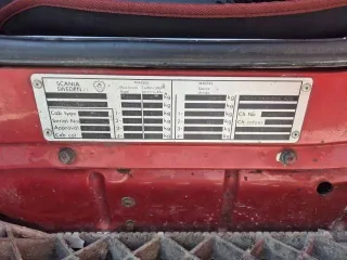 Грузовой-тягач седельный Scania R124L420 2000 года, VIN XLER4X20004424775. Техническое состояние: требуется полное текущее обслуживание – транспортное средство не используется с ноября 2025г., износ шин 60–70%, требуется замена аккумуляторов.