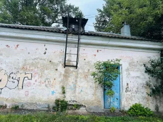 Земельный участок с кадастровым номером 71:12:060504:981 общей площадью 2 003 кв.м и архив с кадастровым номером 71:12:060305:818 общей площадью 345,3 кв.м, расположенные по адресу: Тульская область, р-н Киреевский, г. Липки, ул. Октябрьская, д. 1. Общая площадь: 2348.3 кв.м. Год ввода в…