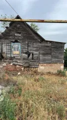 Жилой дом 38,5 кв.м и земельный участок 820 кв.м, Астраханская область, Енотаевский район, село Грачи, улица 1 Мая, дом 35. Назначение здания: жилое. Кадастровый номер дома: 30:03:040102:560. Земельный участок для личного подсобного хозяйства. Кадастровый номер участка: 30:03:040102:218.