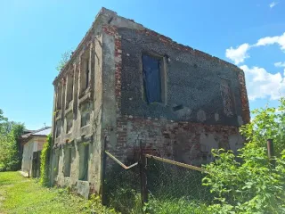 Дом жилой, памятник XVII-XIX вв., 82.6 кв.м, Ярославская обл. Изъятый на основании решения суда выявленный объект культурного наследия «Дом жилой», конец XVII в. - начало XIX в., расположенный по адресу: Ярославская область, Ростовский район, р.п. Поречье – Рыбное, ул. Ленинская, д.16, с земельным…