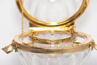 Потолочный светильник Baccarat Mille Nuits Ваза Baccarat Gingko Сумка Yves Saint Lauren, синяя с бежевым Сумка Ralph Lauren, серебристая  бежевая   из кожи Проектор SIM2 CRYSTAL CUBE Ваза Daum France Tulipe красно желтая в виде цветка Ведро 'Лебедь' для льда  для шампанского  Faberge Лампа Armani…