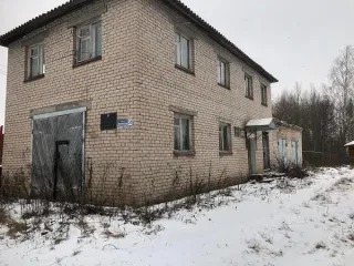 Нежилое здание 187,6 кв.м. Кириллов Вологодская область Нежилое 2-х этажное здание, площадью 187,6 кв.м., кадастровый номер 35:05:0502008:40, РНФИ П12370000229, расположенное по адресу: Вологодская область, м.о. Кирилловский, г. Кириллов, ул. Строителей, д. 34. 
Год ввода в эксплуатацию: 1984…