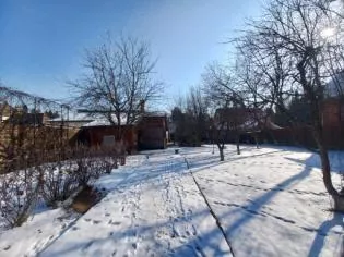 Земельный участок площадью 906 кв. м., расположенный по адресу обл. Московская, р-н Одинцовский, с/о Аксиньинский, с. Аксиньино, уч.29, с/т «Аксиньино», кадастровый номер: 50:20:0050312:53. Жилой дом площадью 819,9 кв. м., расположенный по адресу Московская область, Одинцовский район, Аксиньинский…
