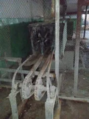 Оборудование тарного склада: Конвейер входящий, сушка, мойка, шкафы, приводы, шкаф управления, конвейер исходящий. Характеристики основных средств представлены на сайте ЕФРСБ в публикации об оценке №20167634 от 29.10.2025