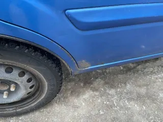 Kia Rio 2010 года, 95 л.с., пробег 218582 км. VIN XWEDH511AA0002458, цвет синий. Номер двигателя G4EE AH330837, тип двигателя бензиновый, мощность 69.9 кВт (95 л.с.), номер кузова XWEDH511AA0002458, снаряженная масса 1580 кг (1244 кг без нагрузки).