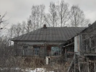 Нежилое здание 289,7 кв.м и земельный участок 2627 кв.м, Ильинский, Пермский край, нежилое здание общей площадью 289,7 кв.м с кадастровым номером 59:20:0010106:8 и земельный участок общей площадью 2627 кв.м 59:20:0010106:1 объект культурного наследия регионального значения «Дом князя Голицына»…