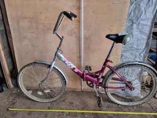 Велосипеды, самокаты, кресло-коляска, запчасти. Составной лот: велосипеды, самокаты, кресло-коляска, годные остатки отдельных узлов, деталей, агрегатов, материалов (в сборном виде) велосипедов. Подробный состав лота приведен в информационном сообщении. Состояние и недостатки имущества в…