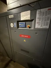 Воздушный винтовой компрессор DVK 125 D, 2014 года выпуска, инвентарный номер 11500015, серийный номер 126463. Сведениями о техническом состоянии компрессора организатор торгов не располагает. Компрессор и его фотографии не передавались организатору торгов. Состояние объекта: б/у.