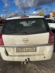 Opel Zafira, 2012, универсал, госномер К351ХМ86, белый, VIN: XWF0AHM75C0005689, ПТС 39 НН 623154, СТС 86 57 №703196. Не работает кондиционер, скол на заднем бампере и багажнике, сломан крепеж на правой передней фаре, требуется замена зеркала.