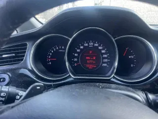 Kia Ceed 2012 года, 129 л.с., 155 943 км, АКПП. Легковой автомобиль марки и модели «КИА JD» 2012 года выпуска, идентификационный номер (VIN): XWEHN512BD0004068. В залоге у ПАО Банк "ВТБ".