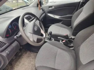 Hyundai Solaris, 2013 года, 107 лс, 183757 км. Автомобиль легковой VIN Z94CT41CACR184429 марка модель Hyundai Solaris год выпуска 2013 г. пробег 183757 км двигатель бензин 1396 см³ 107 л.с. КПП механическая