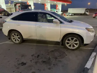 Автомобиль Lexus RX350 2011 года выпуска, VIN JTJBK11A302436102. Правая сторона после аварии: крыло, передняя дверь, задняя дверь, дверь багажника, задний бампер (производились ремонтные работы - рихтовка, шпаклевка, покраска). Не работает ближний свет, задние габариты, стоп-сигналы. Ржавчина…