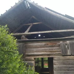 Земельный участок для ведения личного подсобного хозяйства, кадастровый номер 40:18:100607:11, и расположенное на нем здание с установленным назначением объекта недвижимости: «жилое», кадастровый номер 40:18:100607:18, расположенные по адресу: Калужская обл, р-н Спас-Деменский, г. Спас-Деменск, ул…
