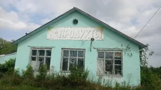 Нежилое здание 92.9 кв.м, кирпичное, 1980 г., земельный участок. Одноэтажное, кирпичное, нежилое здание 1980 года постройки. Потолки – деревянные, крыша – по обрешетке шифер. Окна наружные с деревянными рамами, двери – дощатые. Отопление индивидуальное, электроснабжение имеется. Нежилое здание…