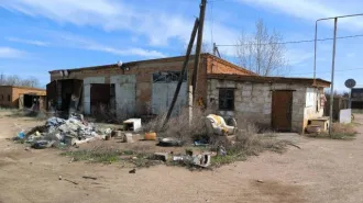 База (гаражи, склад, бытовое помещение, земельный участок) 13374,9 м², Астраханская область. База, расположенная по адресу: Астраханская область, с. Енотаевка, ул. Мусаева, 6, в составе: Гараж пятиместный. Площадь: 151,8м2. Кадастровый номер: 30:03:050103:1273; Гараж кирпичный. Площадь: 390,5м2…