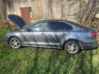 Volkswagen Jetta 2015 года, 86 лс, 399058 км. Транспортное средство легковое, марка: Volkswagen Jetta, 2015 г.в., цвет: темно-серый, VIN: XW8ZZZ16ZFN908388, г/н: Н564РЕ46, изготовитель (страна): ООО «ФОЛЬКСВАГЕН ГРУП РУС» (Россия), модель двигателя: CFN, тип двигателя: бензиновый на бензине…
