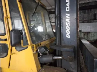 Погрузчик Doosan – Daewoo D70S-2, 2006 г.в., заводской номер GF-00359, госномер 7257 АА 38. Находится в Иркутской области, г. Усть-Илимск, территория промплощадки УИ ЛПК, здание 000000/1277.