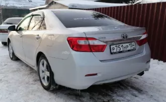 Автомобили легковые ТОЙОТА CAMRY 2012 года выпуска, пробег 259434.00 км, двигатель: Бензиновый, на бензине 181.00 л.с.  2494.00 куб. см , VIN: XW7BF4FK90S005069, цвет кузова: СЕРЕБРИСТЫЙ МЕТАЛЛИК, состояние: удовлетворительное имеется трещина лобового стекла, местонахождение: Новосибирская обл…