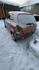 Toyota Vitz 2007 года. Кузов KSP905110228. Автомобиль в неудовлетворительном состоянии, отсутствуют некоторые детали и запчасти, не на ходу.