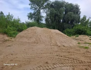 Песок 828,5 тонн, общим весом (объемом) 828,5 тонн, без учета влажности.