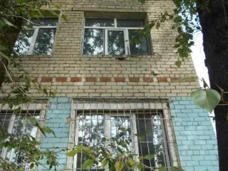 Административное здание площадью 383,4 кв.м с кадастровым номером 28:25:010150:25, расположенное на земельном участке площадью 1 192 кв.м с кадастровым номером 28:25:010151:2 по адресу: Амурская область, Тамбовский район, с. Тамбовка, ул. Северная, д. 146. Общая площадь 1575.4