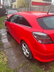 Opel Astra 2008, идентификационный номер (VIN): XUF0AHL089B011617, год выпуска: 2008 г., пробег 207 677 км., мощность 140 л.с., цвет красный, коробка передач автоматическая, руль левый, техническое состояние: не на ходу, требуется ремонт генератора, замена теплообменника.