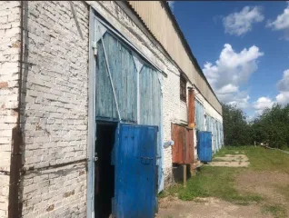 Гараж 490.5 кв. м, земельный участок 1754 кв. м. Красноярский край, Сухобузимский район, с. Сухобузимское, ул. Ленина, д. 82, стр. 3. Здание нежилое, назначение: Гараж, КН 24:35:0450228:58, площадью 490,5 кв. м, количество этажей - 2, в том числе подземных 0. Техническое состояние здания согласно…