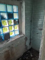 Канализационные насосные станции, здания общей площадью 390.6 кв.м в Хабаровском крае. Комплекс включает: Здание канализационной насосной станции №1, нежилое, 1-этажное, площадью 19.6 кв.м, кадастровый номер 27:21:0105014:47; Здание насосной станции перекачки, нежилое, 1-этажное, площадью 20 кв.м…