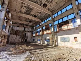 Земельный участок под размещение рембазы в г. Миасс, п. Тургояк, ул. Коминтерна, 2а, площадь 938 кв.м., кадастровый номер 74:34:0309003:60. Нежилое здание рембазы по адресу г. Миасс, п. Тургояк, ул. Коминтерна, 2а, площадь 85,5 кв.м., кадастровый номер 74:34:0000000:1476.