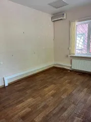 Нежилое помещение 97,5 кв. м, Ростовская обл., г. Таганрог, ул. Большая Бульварная, 10-25; 1101/3432 доли в праве общей долевой собственности на земельный участок, категория земель: земли населенных пунктов, вид разрешенного использования: для использования в производственных целях. Ознакомление с…