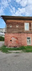 Земельный участок 395 кв.м и нежилое здание 304,4 кв.м, Архангельская область. Земельный участок площадью 395 кв.м, кадастровый номер 29:08:013101:628 (реестровый номер федерального имущества П11310007750), категория земель – земли населенных пунктов, вид разрешенного использования – общественное…