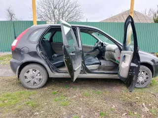 Лада Калина 2010 года, VIN: XTA111940A0113921, цвет черный.